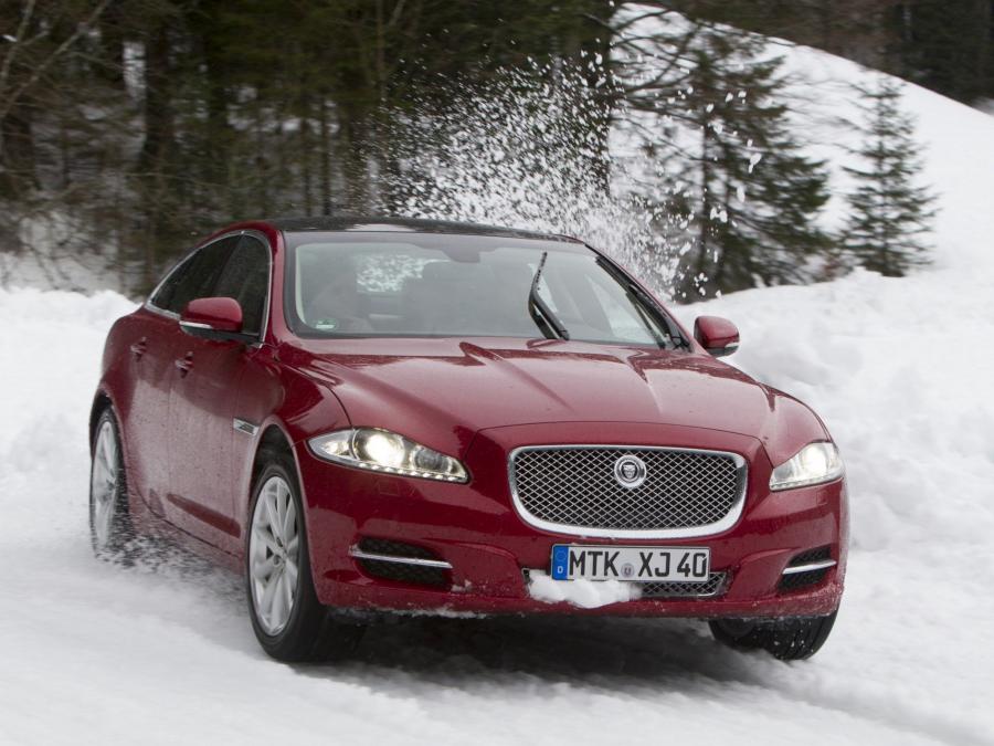  Jaguar XJ AWD 2012 года  (фото 8 из 15)
